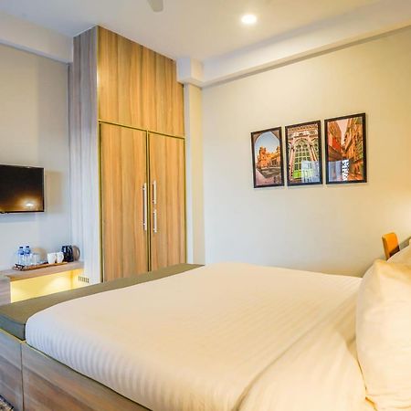 Roomy Crossroads Hotel, Пешавар Екстер'єр фото
